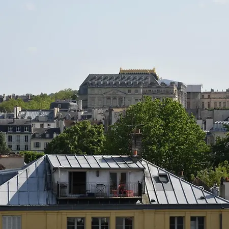 Cozy Studio With A View Over The Palace - 5' Walk Διαμέρισμα