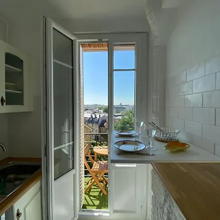 Διαμέρισμα Cozy Studio With A View Over The Palace - 5' Walk