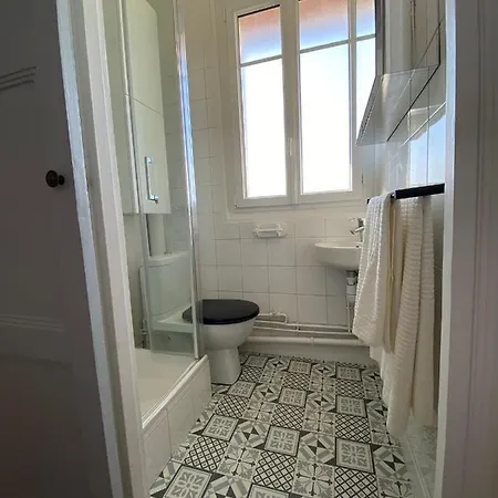 Διαμέρισμα Cozy Studio With A View Over The Palace - 5' Walk