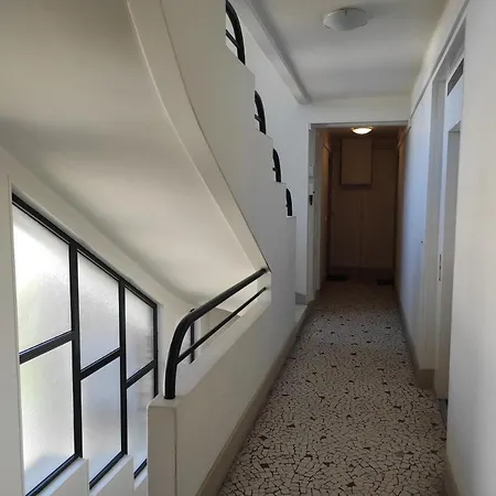 Διαμέρισμα Cozy Studio With A View Over The Palace - 5' Walk