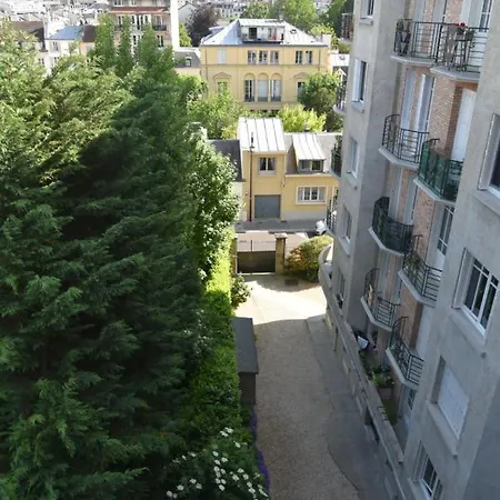 Cozy Studio With A View Over The Palace - 5' Walk Διαμέρισμα